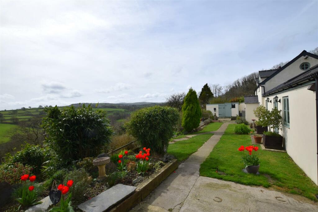 Garden Front Pathway