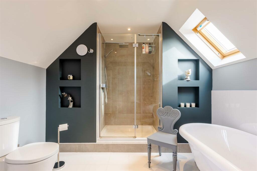 ENSUITE BATHROOM