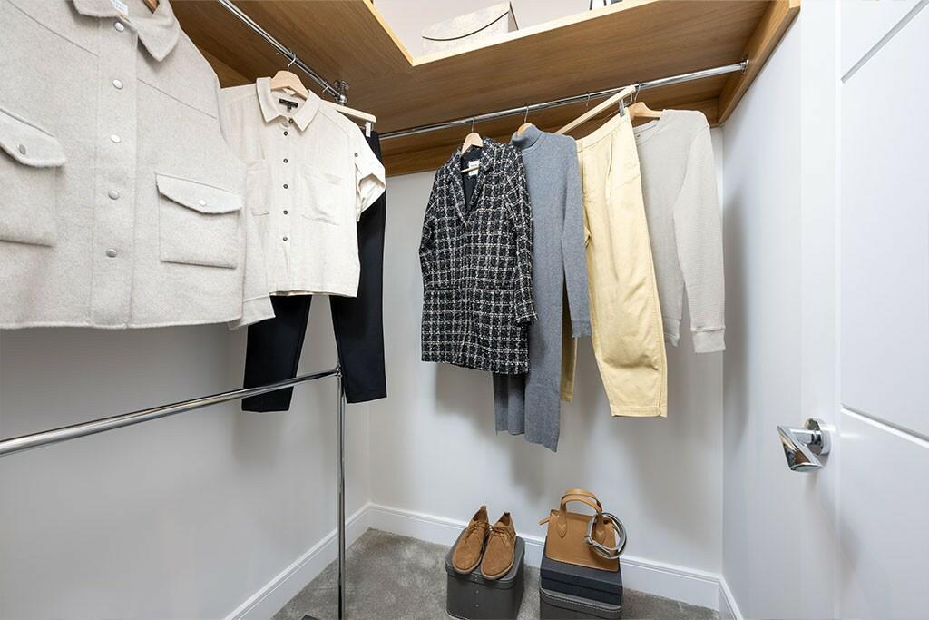 Walk-in-wardrobe