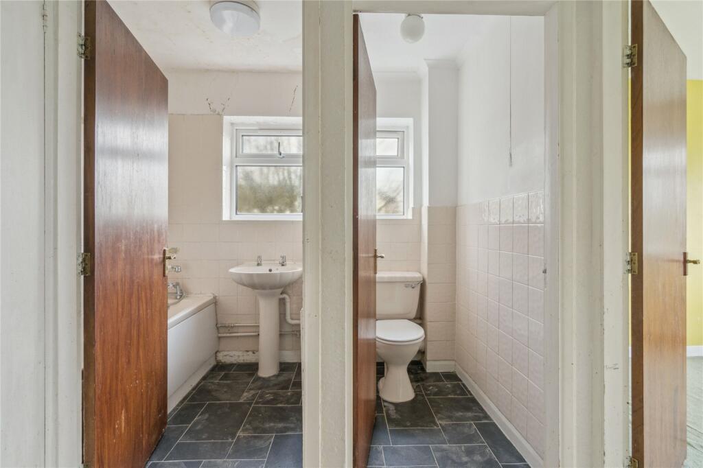 Bathroom &amp; Cloakroom