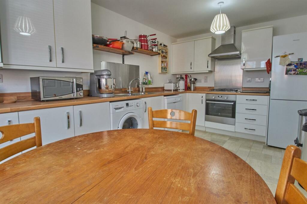 Fitted dining kitchen to front