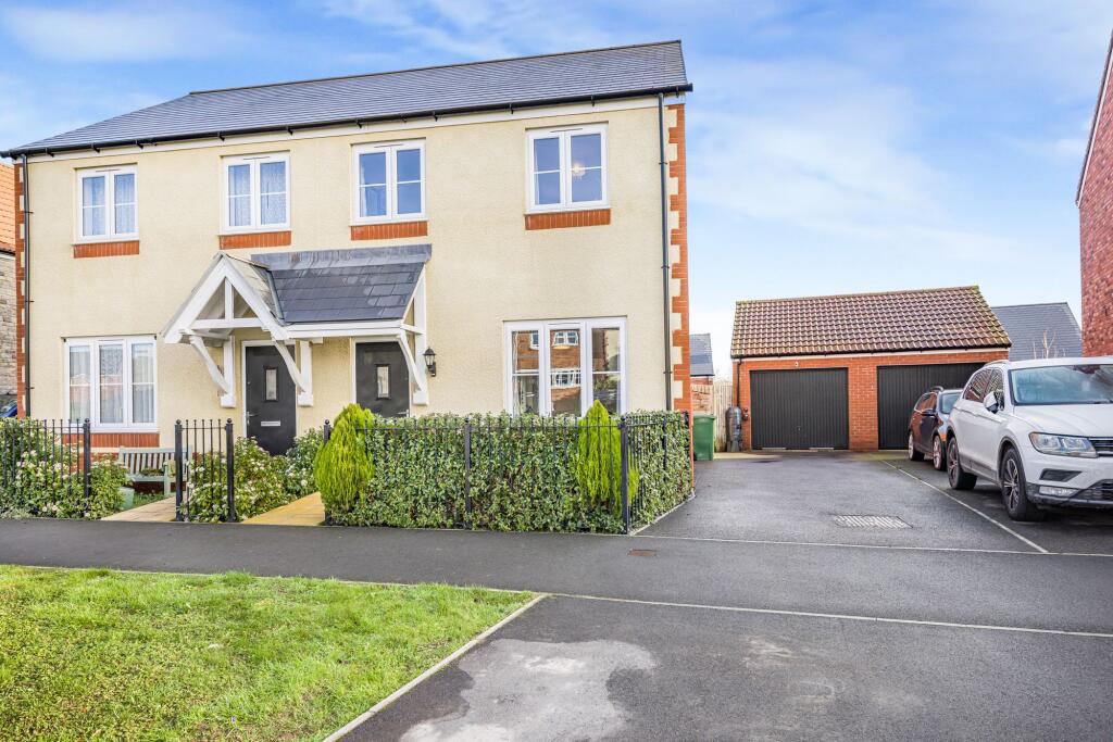 Squirrel Crescent, Thornbury, BS35