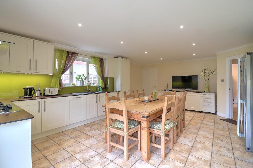 Kitchen/Breakfast Room