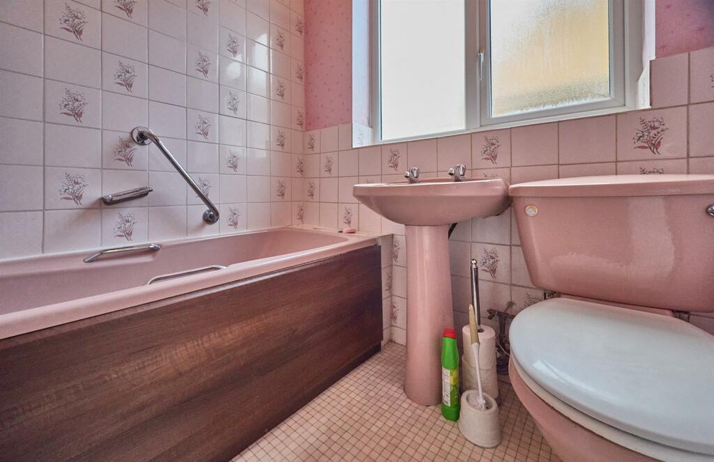 BATHROOM TO REAR