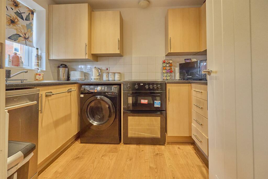 FITTED KITCHEN TO FRONT