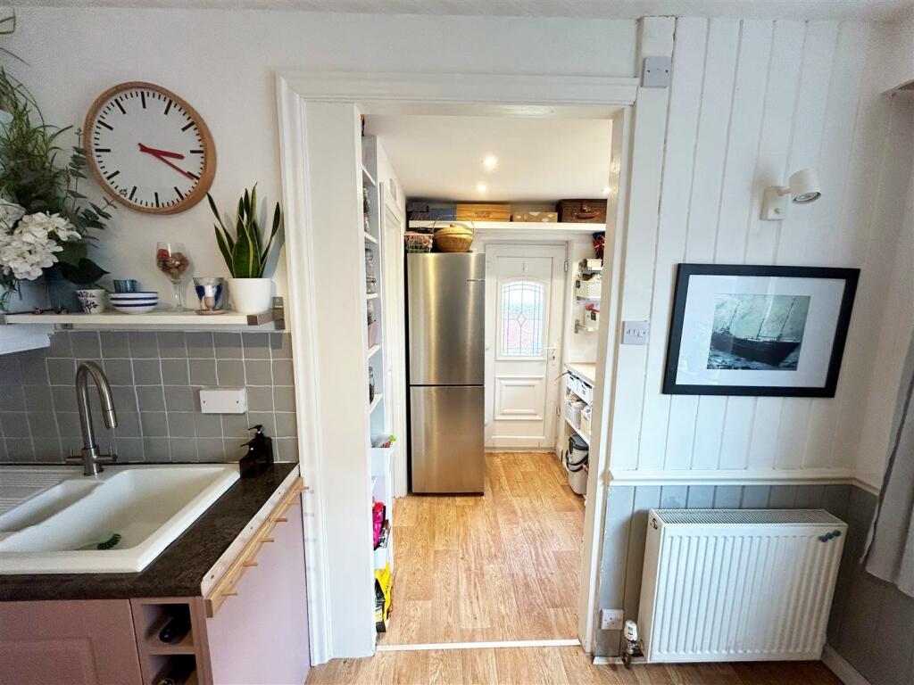 Kitchen/Utility Room