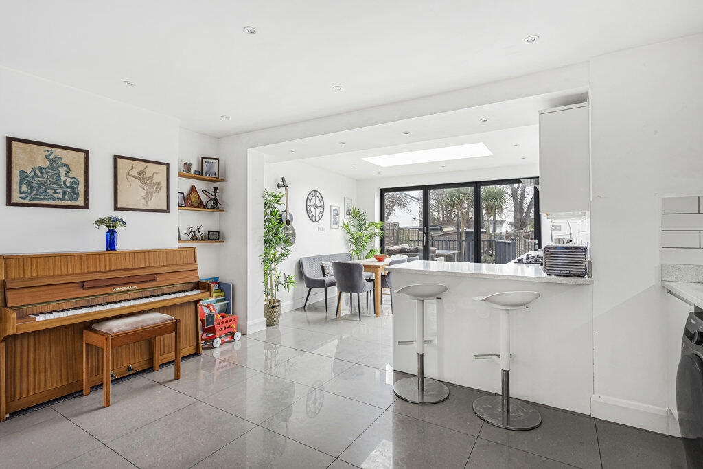 Kitchen/Dining Area