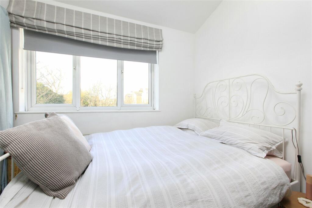 property in Cavendish Road, 
Balham, SW12