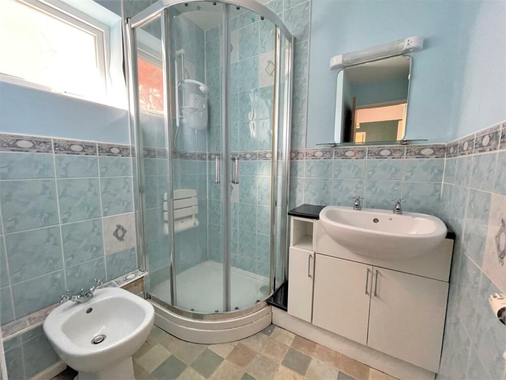 GROUND FLOOR SHOWER ROOM