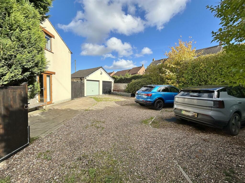 Driveway &amp; Garages