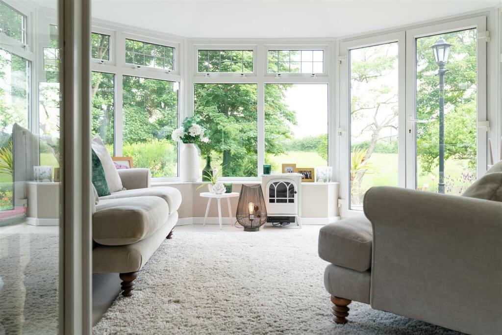 Living room &#43; Conservatory.jpg