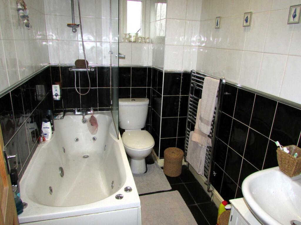 FrankSt10bath.JPG