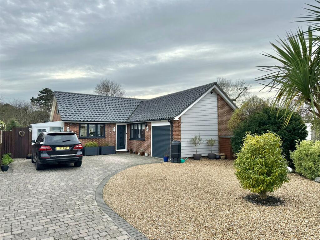 Firmount Close, Everton, Lymington, Hampshire, SO41