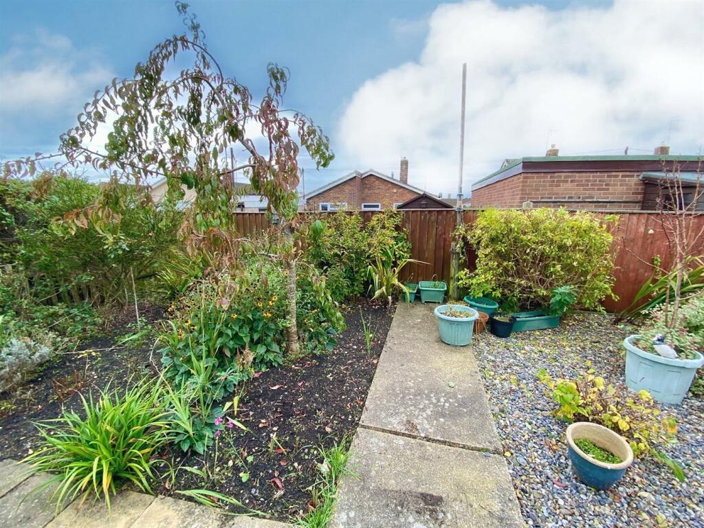 REAR GARDEN.jpg