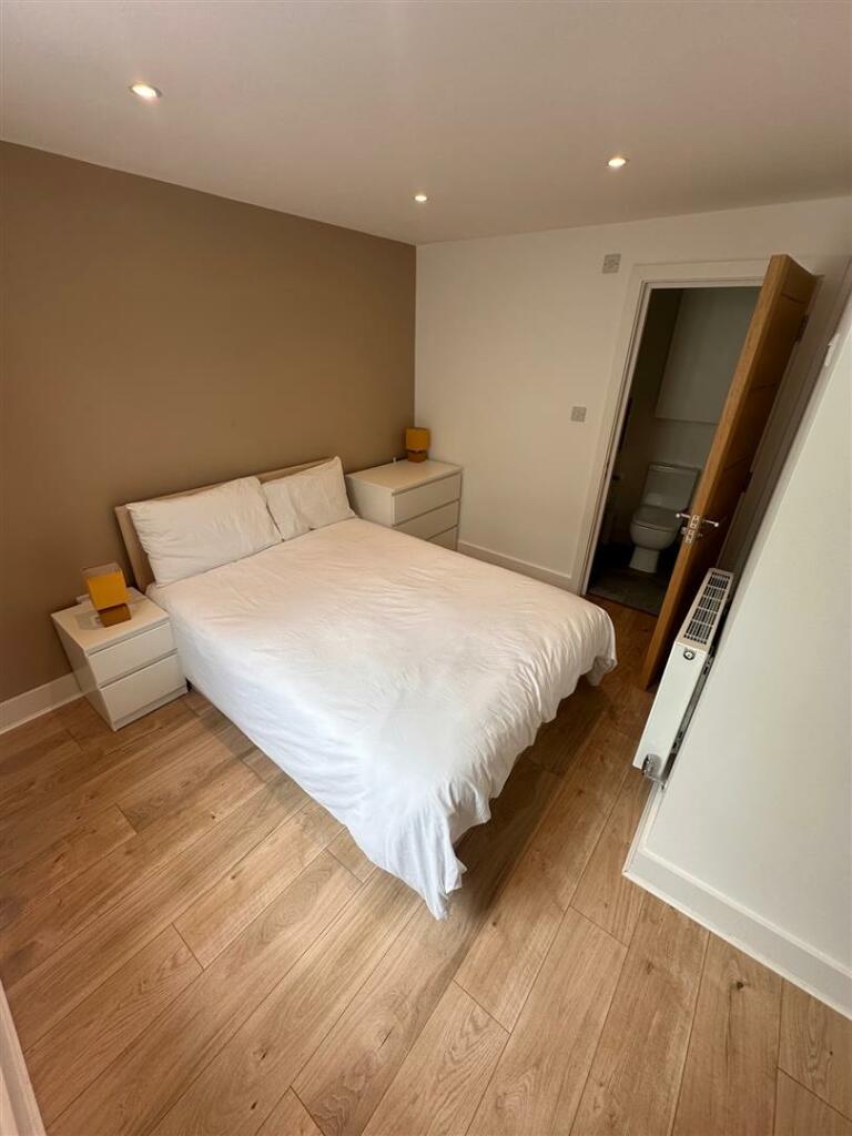 2b St Johns Road, Hove First Floor Bed 2.jpg