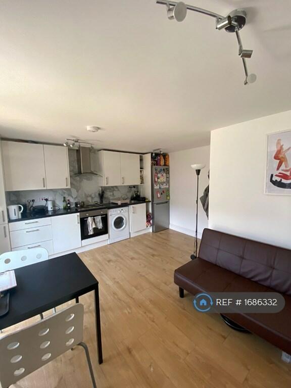 Greatfields Drive, Uxbridge, UB8