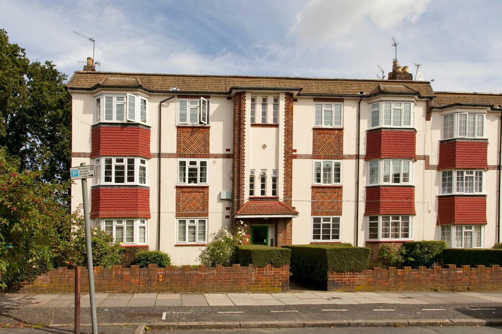 Amblecote Road, Grove Park, SE12