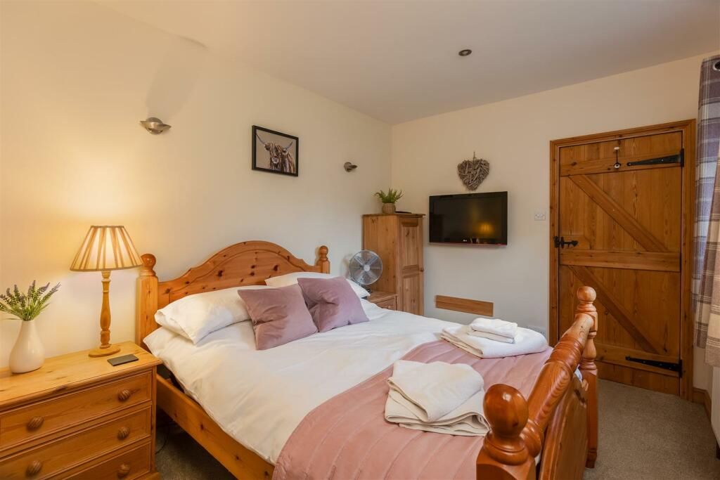 Featherstone Cottage Bedroom 5-1.jpg