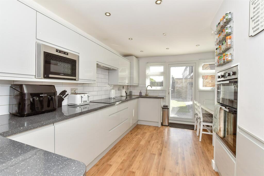 Kitchen / Breakfast Room