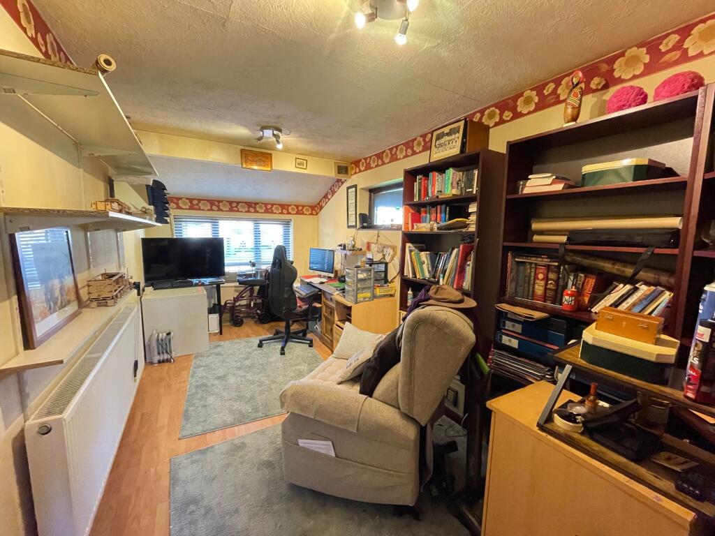 STUDY/FAMILY ROOM