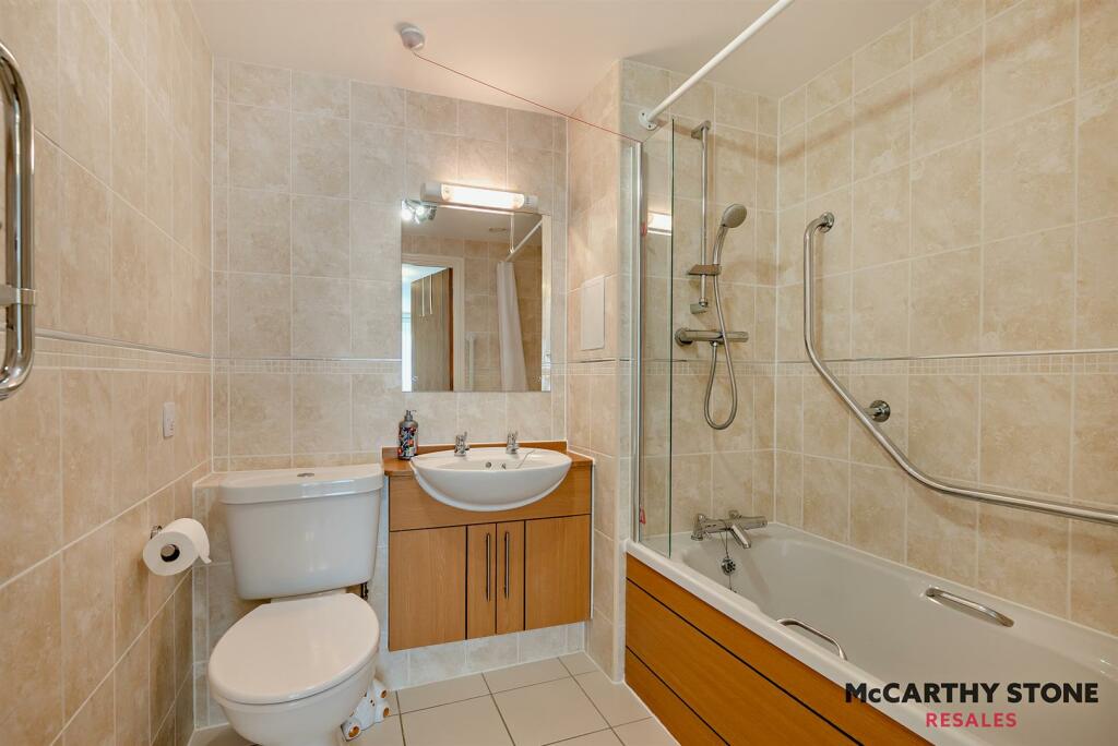 En-Suite Bathroom