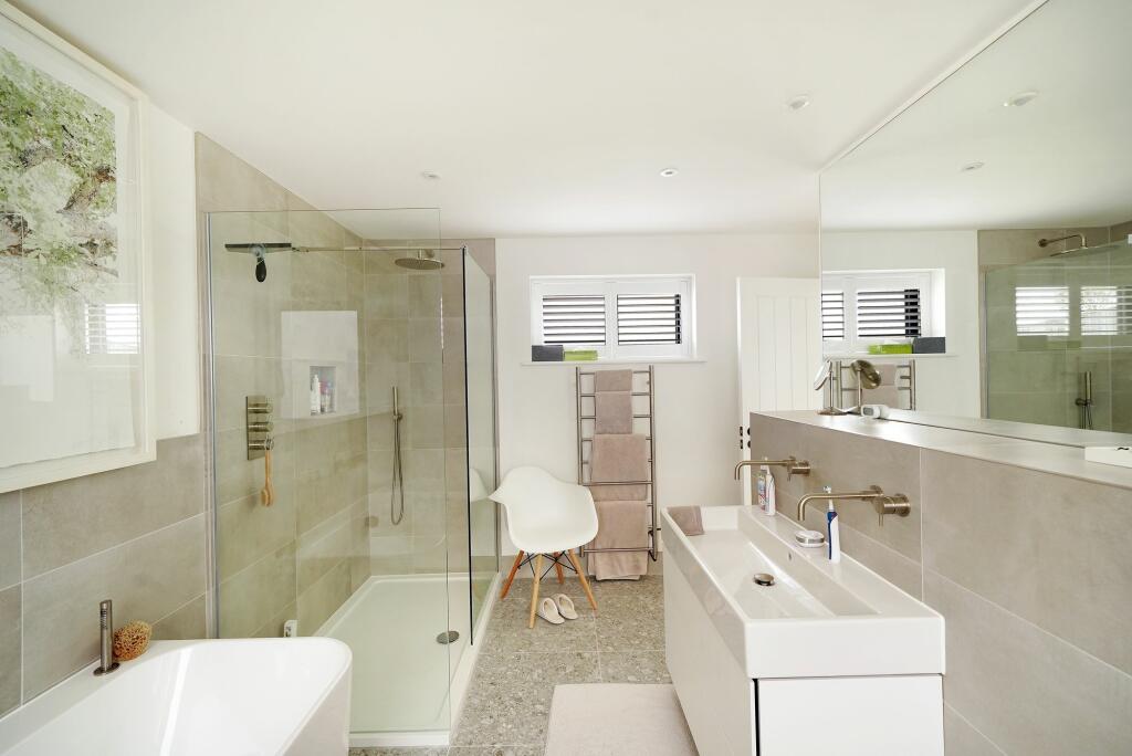 En-Suite Bathroom