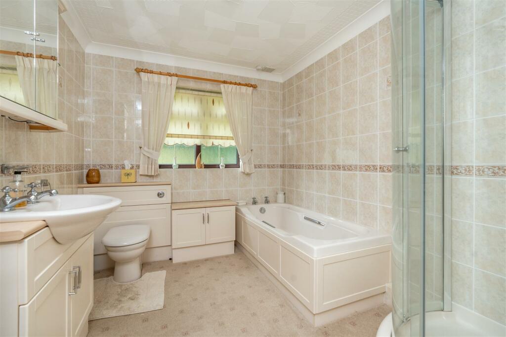 FOUR PIECE BATHROOM SUITE :