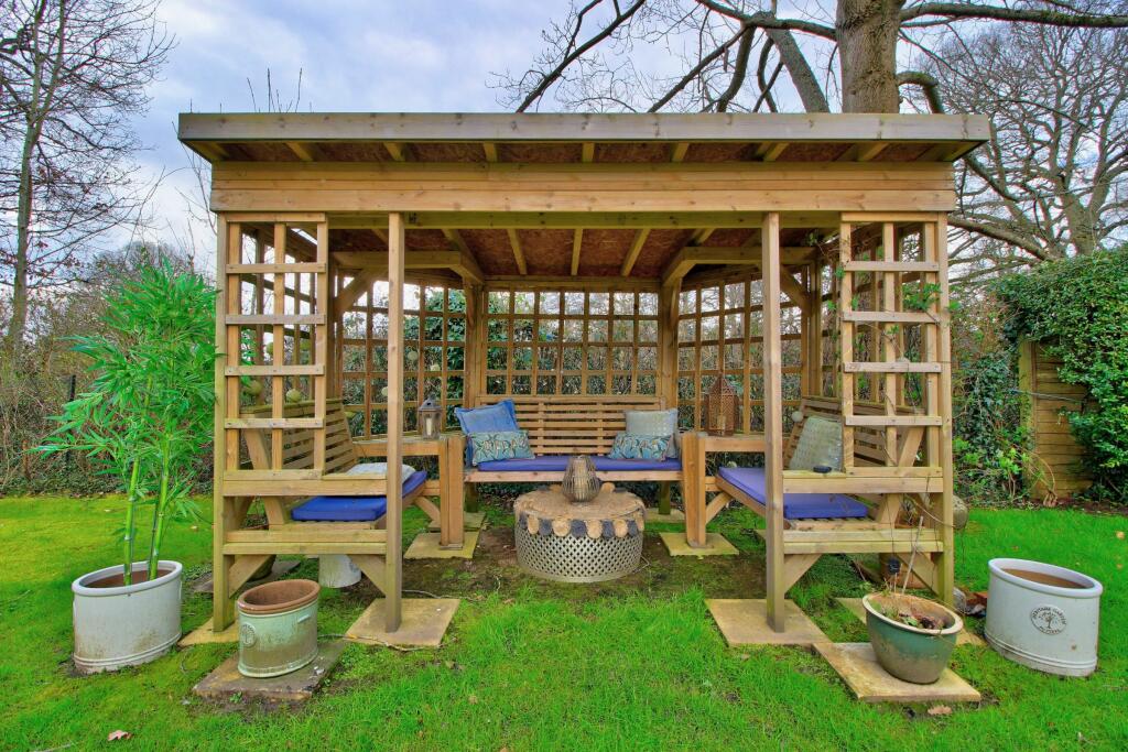 Seated Arbour