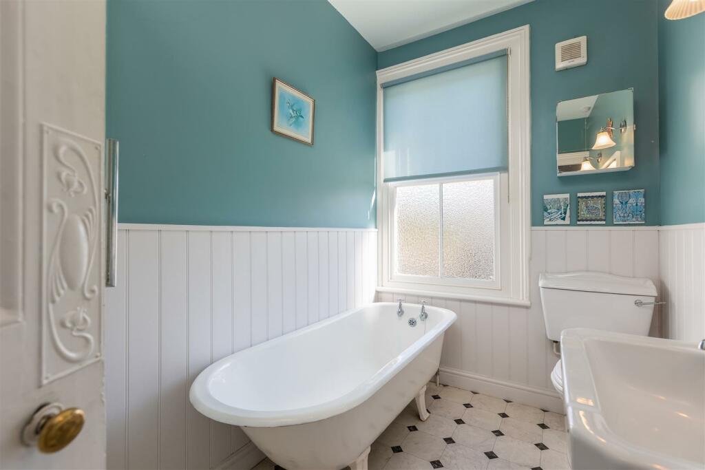 Swallowhurst Bathroom-1.jpg