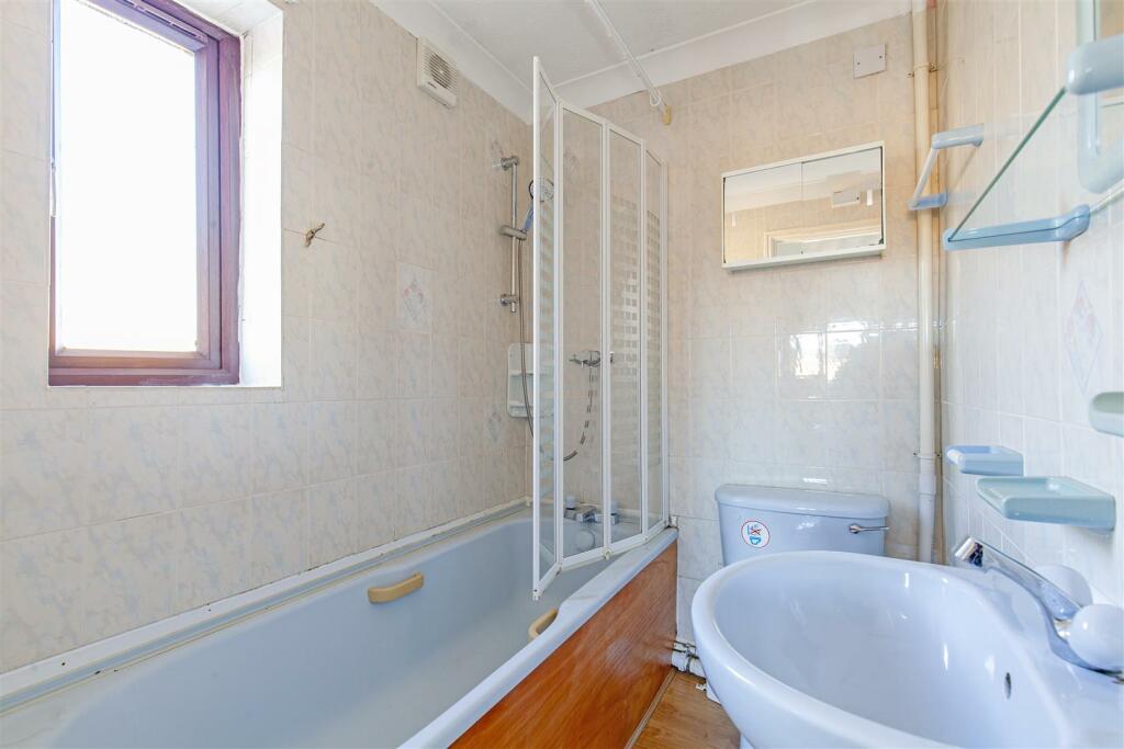 En-Suite Bathroom