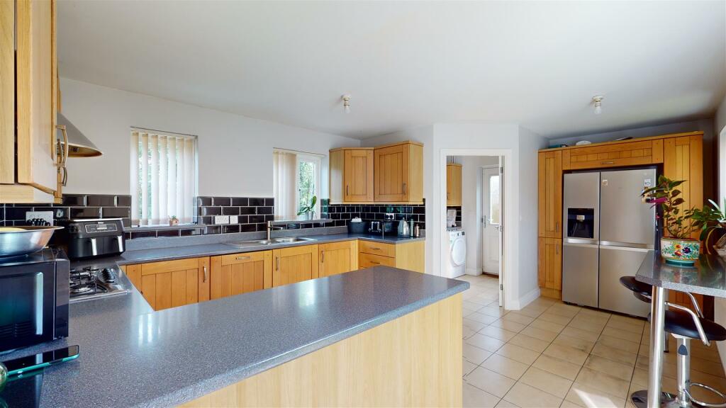 KITCHEN BREAKFAST ROOM