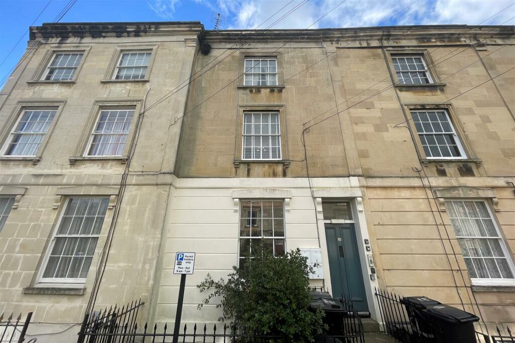 Flat 2, 10 Clevedon Terrace, Cotham, BS6 5TX Studi