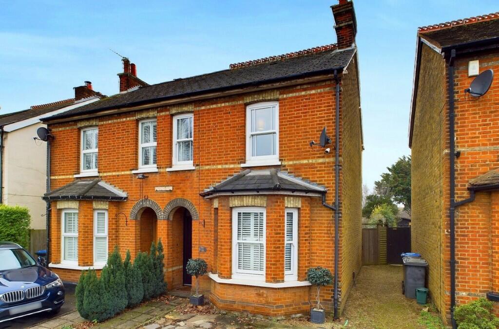 Chertsey Road, Chertsey, Surrey, KT15