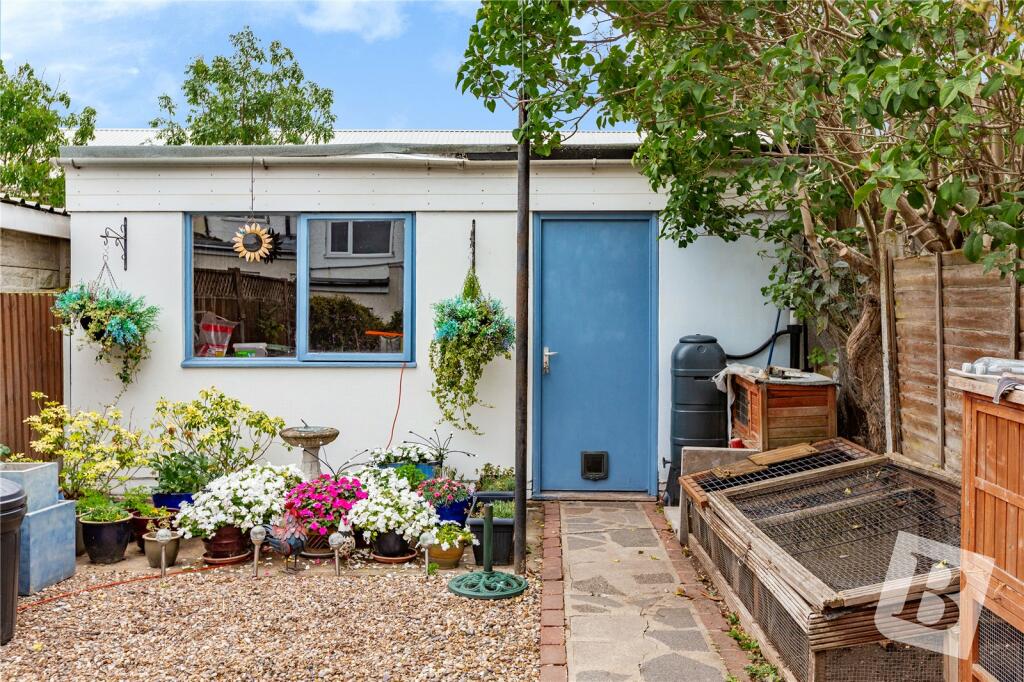 Outbuilding / Garage