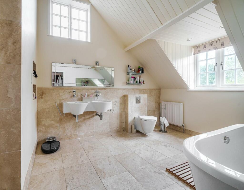 Master EnSuite.jpg