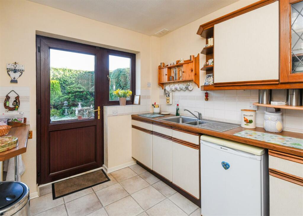 39 Foley Grove - Kitchen.jpg