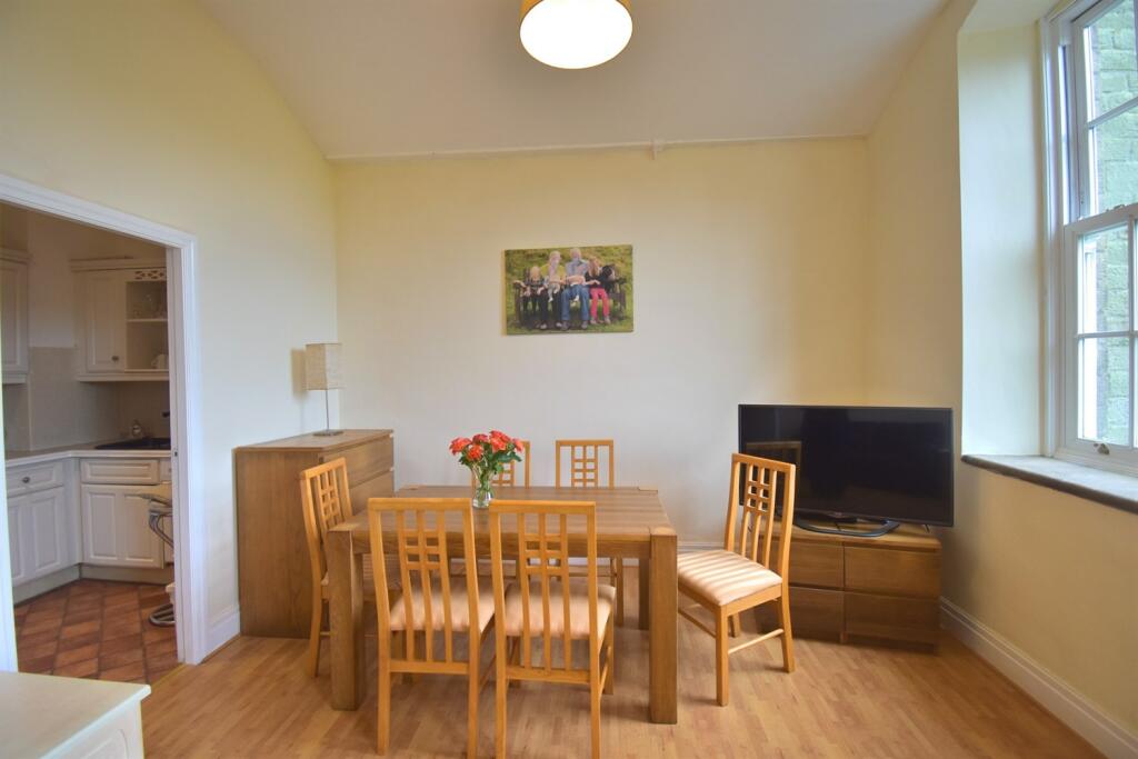 Sitting/Dining Room