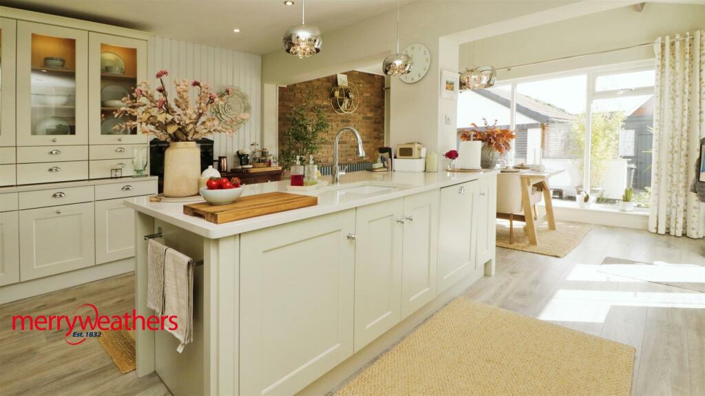 Stunning Dining Kitchen