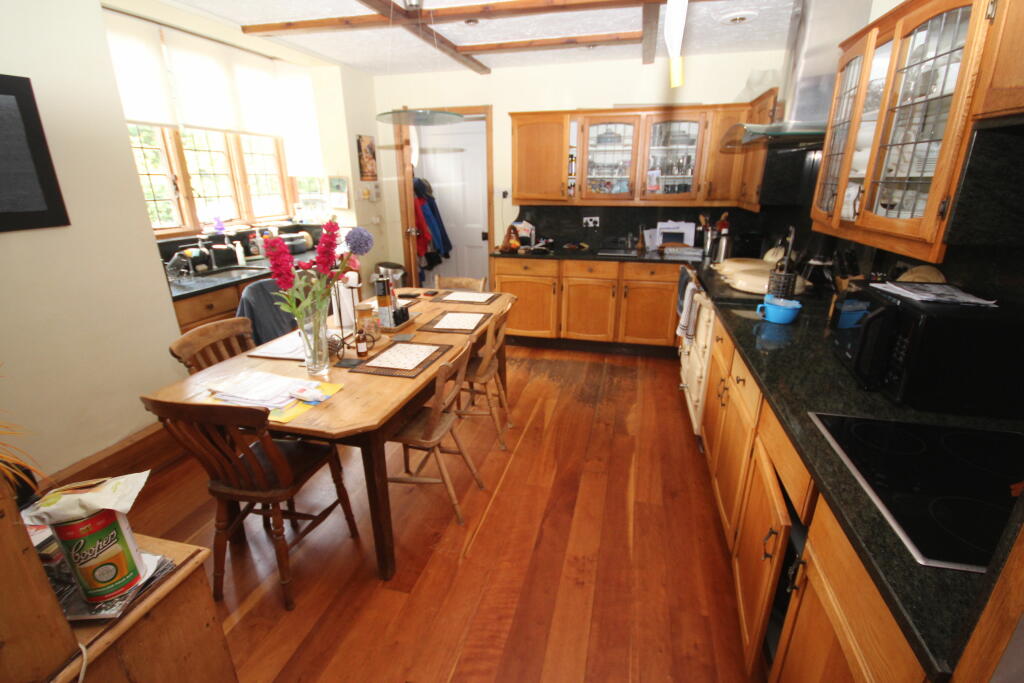 KITCHEN/ BREAKFAST ROOM