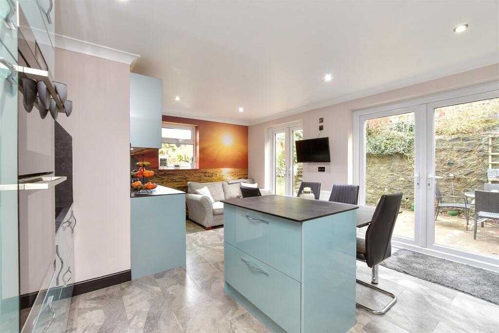 Kitchen/Dining Area