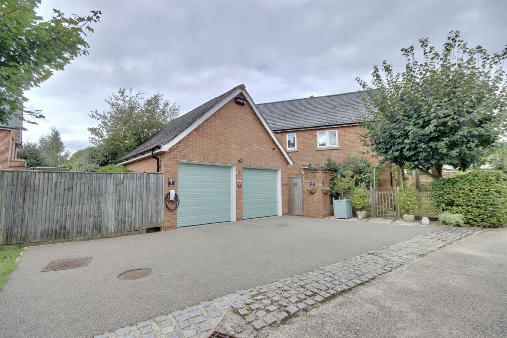 DOUBLE GARAGE WITH PARKING