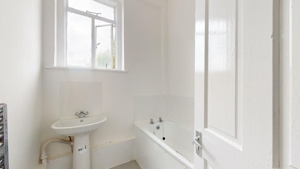 Flat 3, 28 Cathcart Hill, Tufnell Park, London, N19 5QN