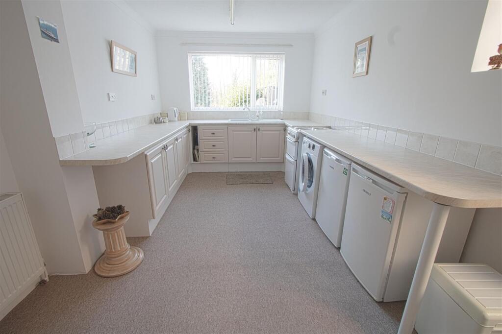 KITCHEN BREAKFAST ROOM