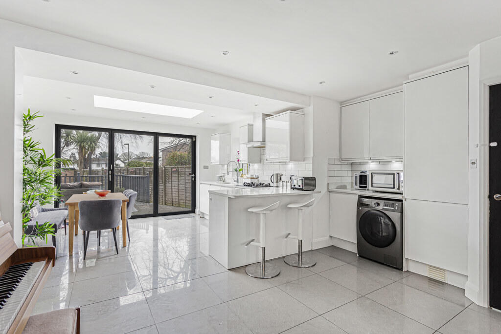 Kitchen/Dining Area