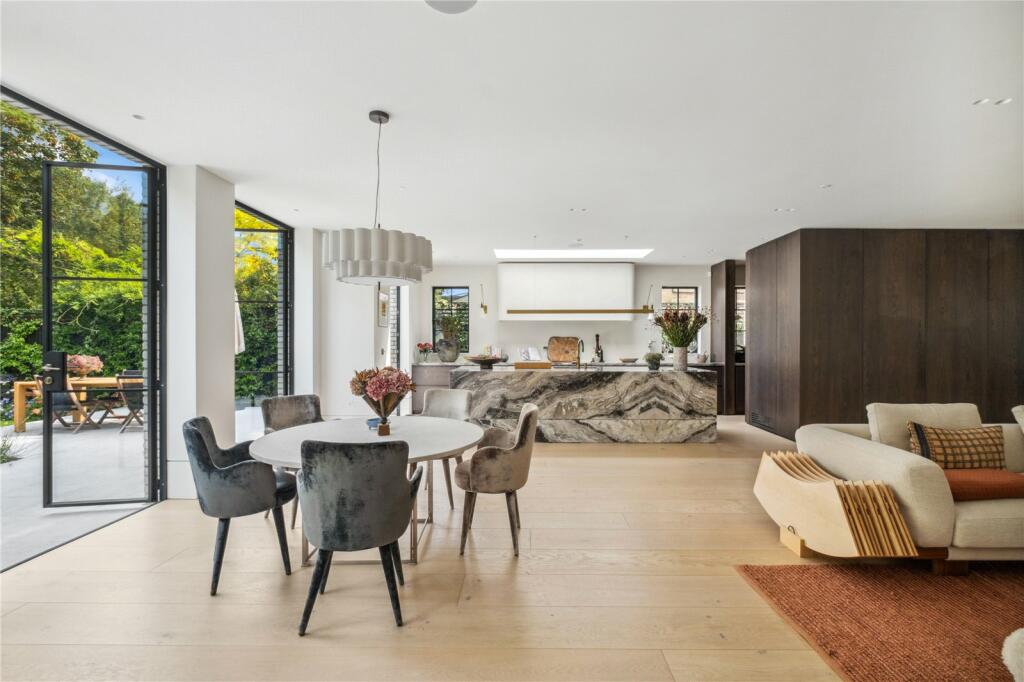 Kitchen/Dining Area