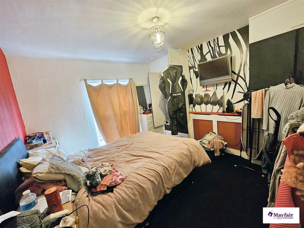 Bedroom 1.jpg