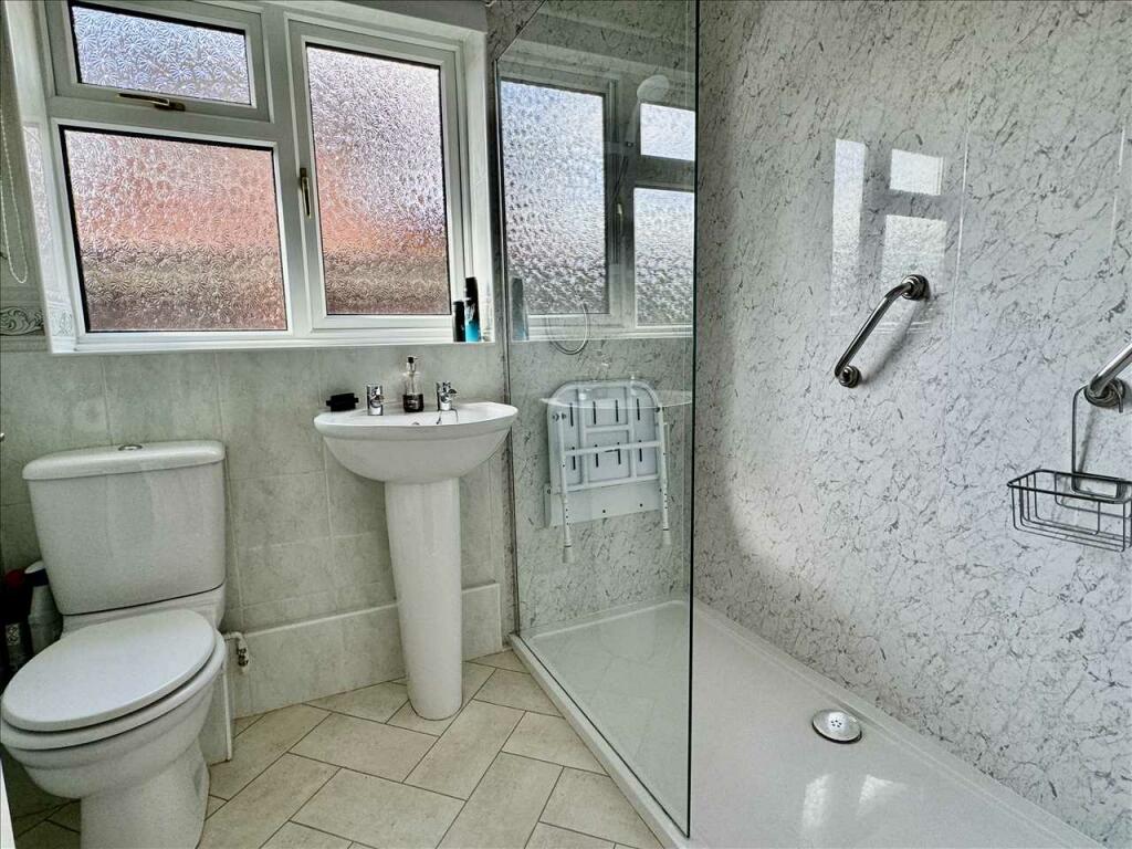 SHOWER ROOM