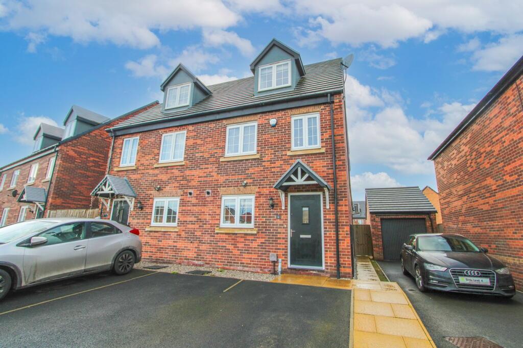 Winder Close, New Rossington, Doncaster, DN11