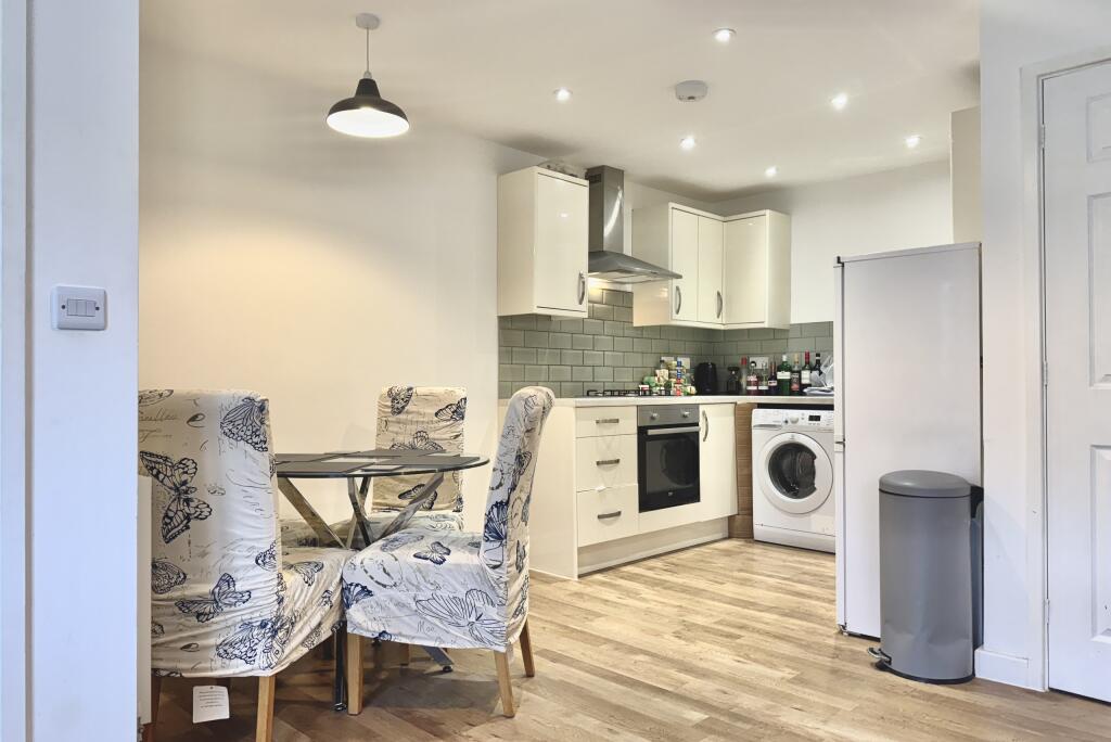 Kitchen/Dining Area