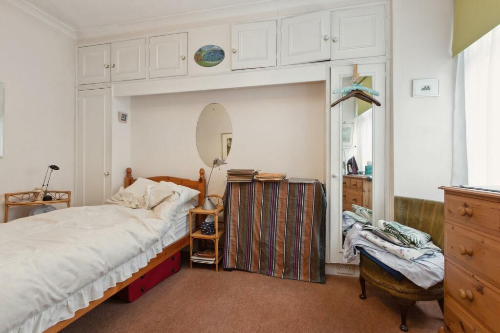 61 Leyton Road SW19 bedroom 1.jpg